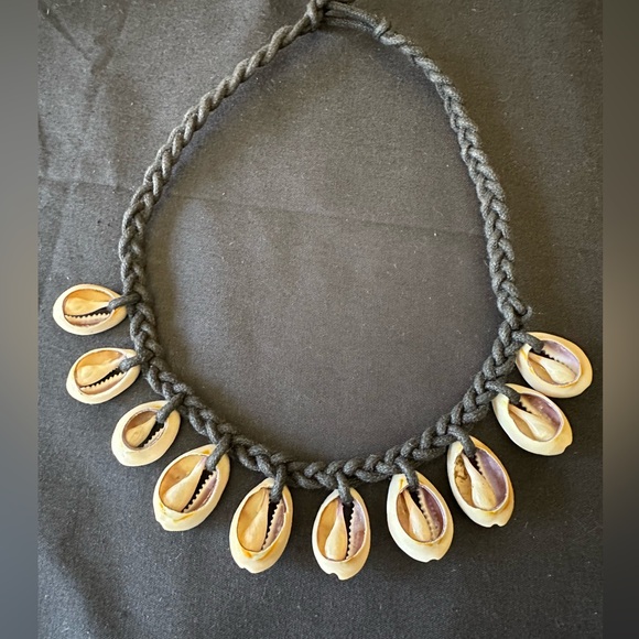 Shell Choker - Picture 4 of 6